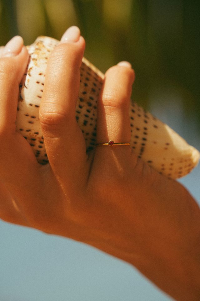 Anello delicato con pietra del mese