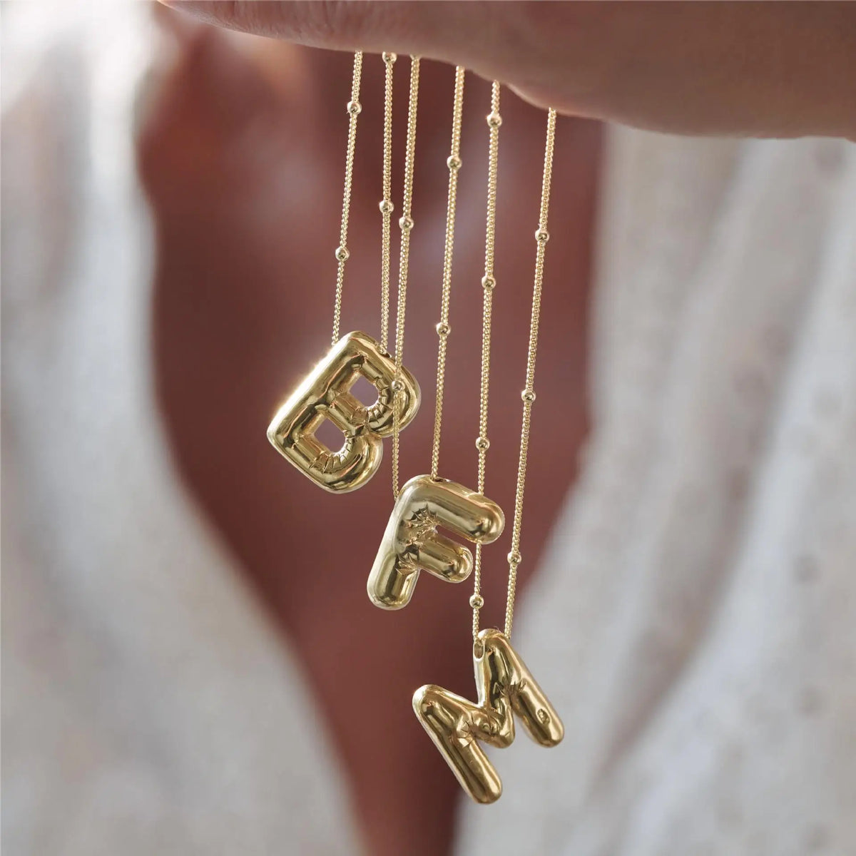 Collana con iniziale a palloncino