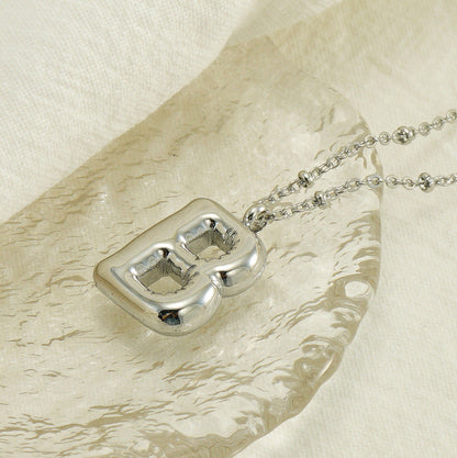 Collana con iniziale a palloncino