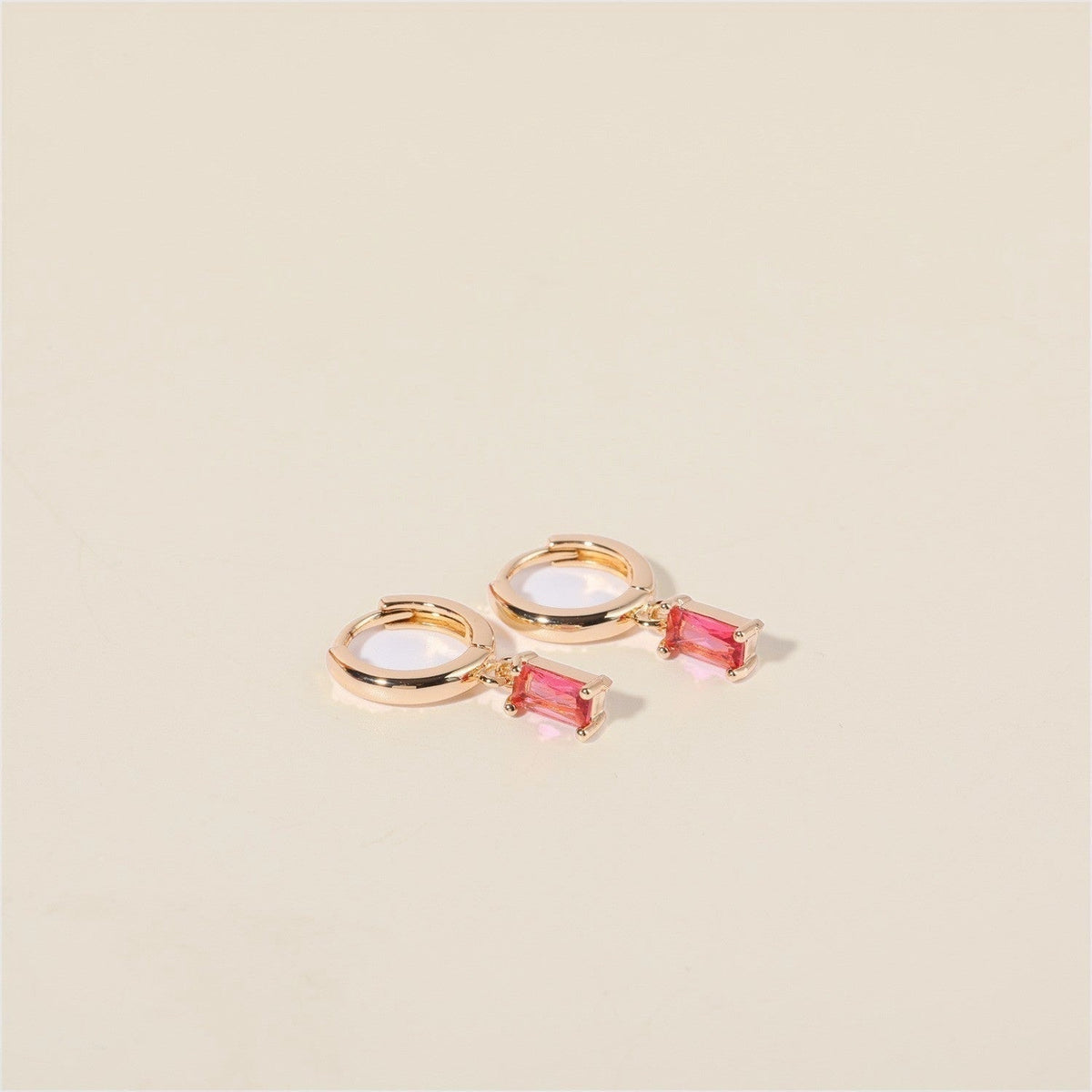 Bella Birthstone Huggies Orecchini