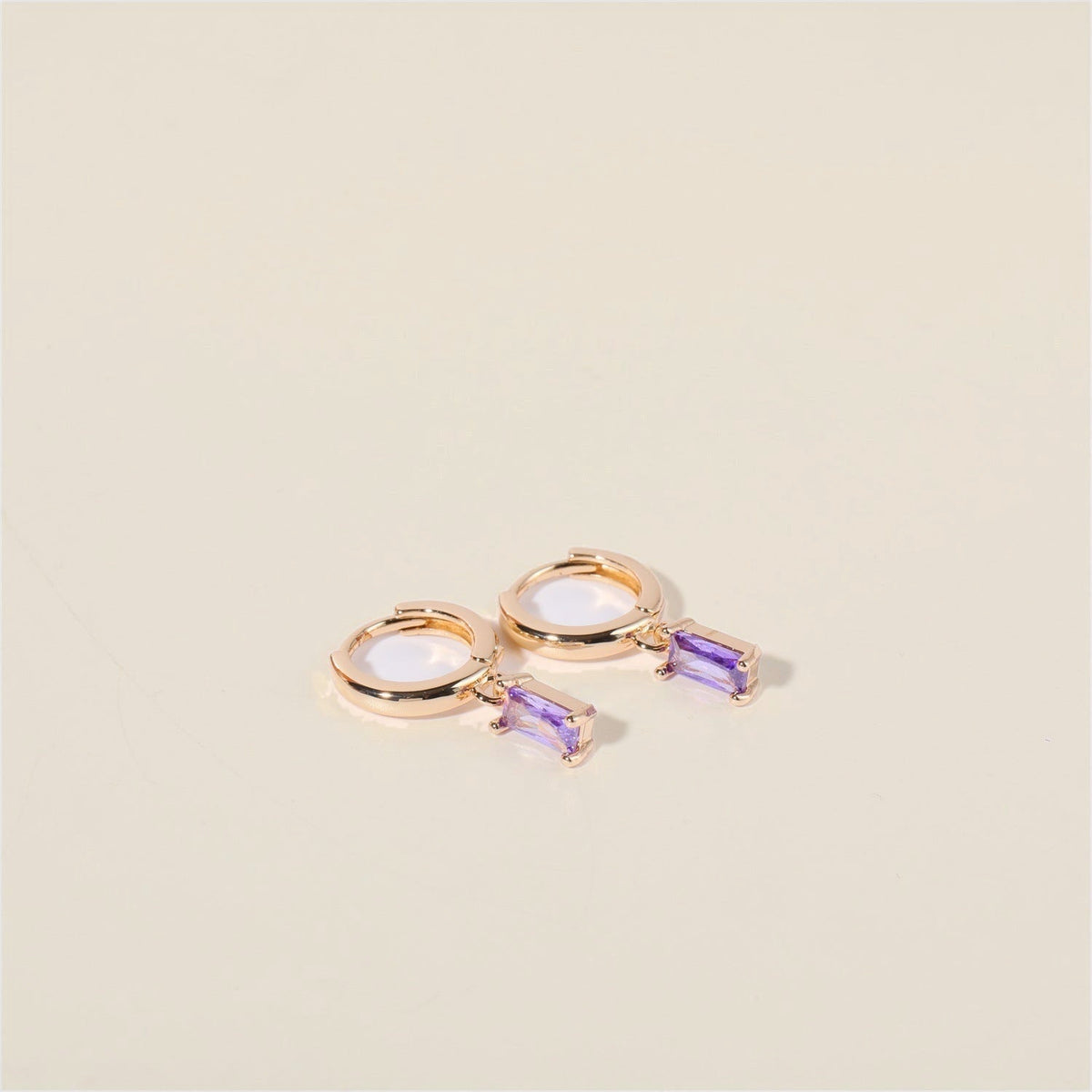 Bella Birthstone Huggies Orecchini