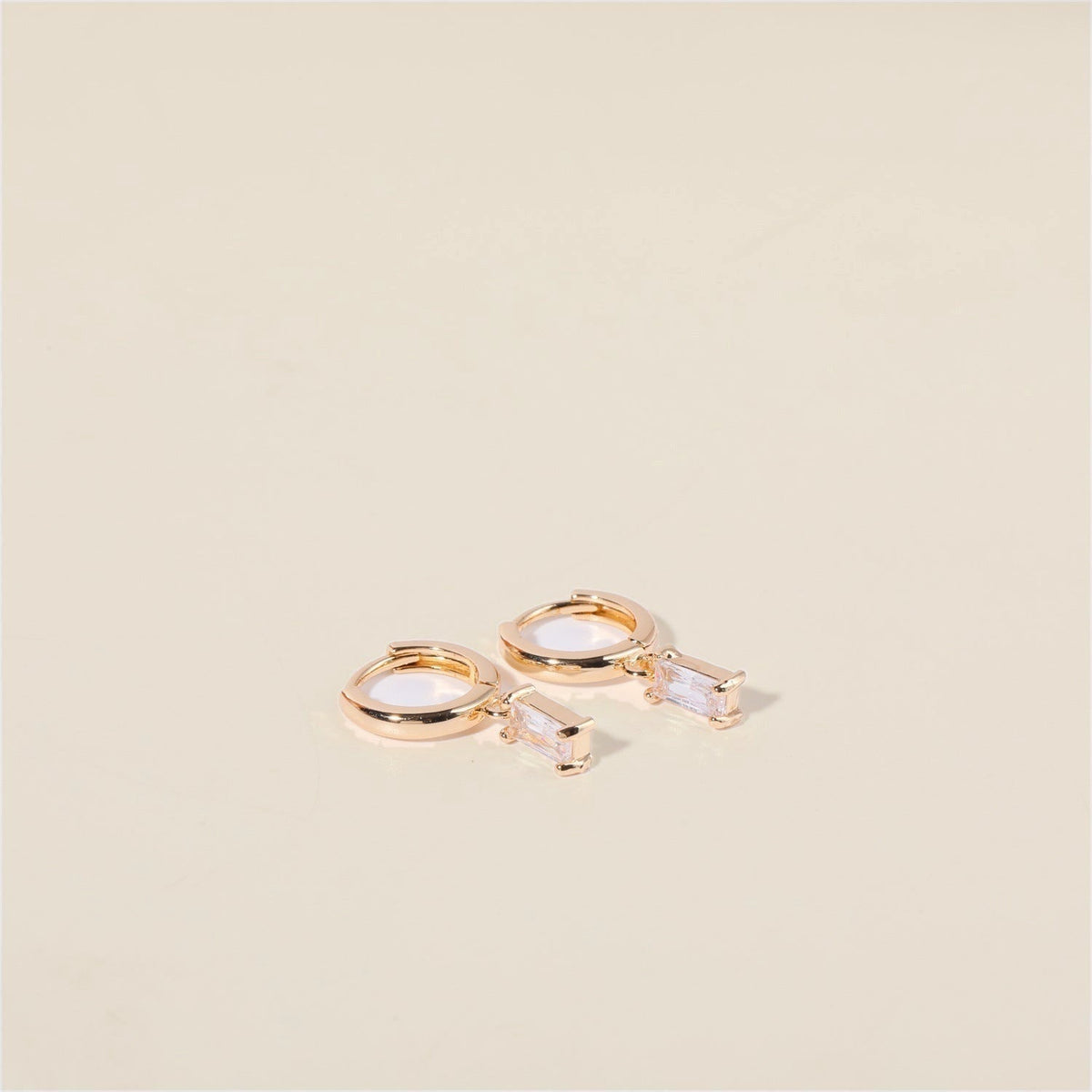 Bella Birthstone Huggies Orecchini