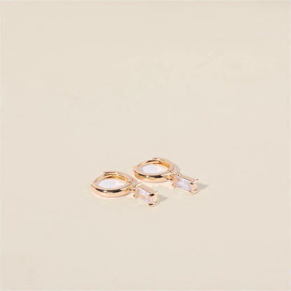 Bella Birthstone Huggies Orecchini