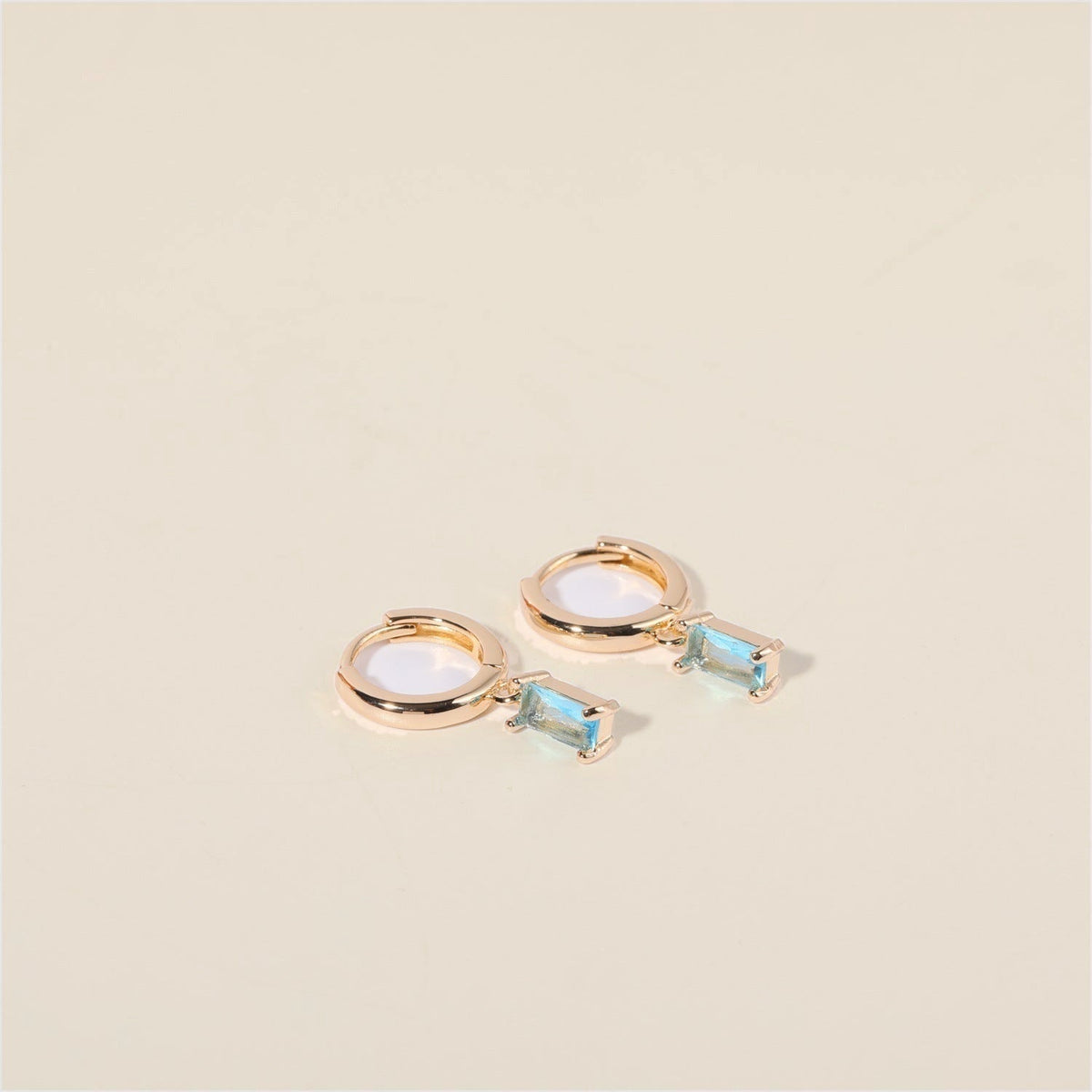 Bella Birthstone Huggies Orecchini