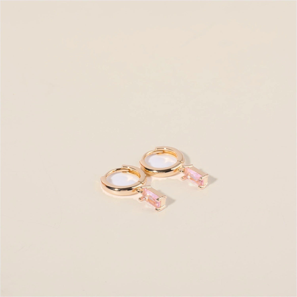 Bella Birthstone Huggies Orecchini